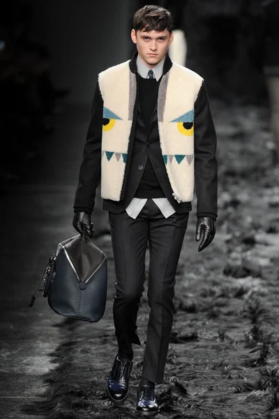 Look 25